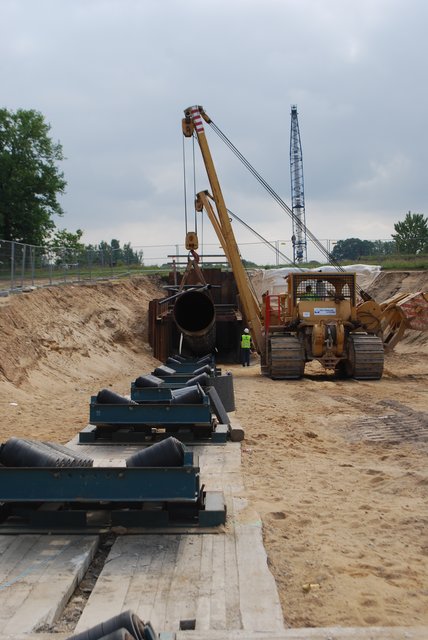 Für die Dükermontagebahn wurde eine Rollenbahn mit 60 Rollenstationen aufgebaut - Tragkraft pro Station: 32 t