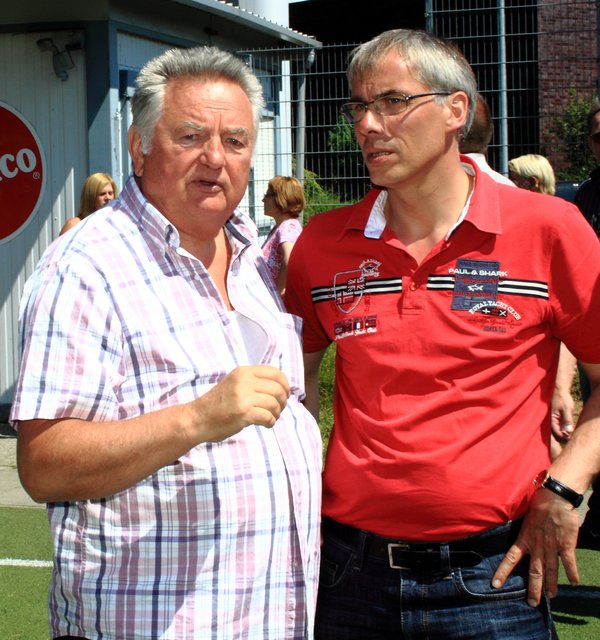 Im Gespräch: 08-Liga-Manager Simon Beecken (re.) und sein Amtsvorgänger Helmut Mathies