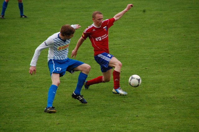 Jan Koch  (re.) erzielte für D/A im Testspiel gegen Uelzen das 2:1