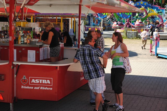 Die Getränkebuden sind bei der Sommerhitze ein beliebter Erfrischungs-Treffpunkt