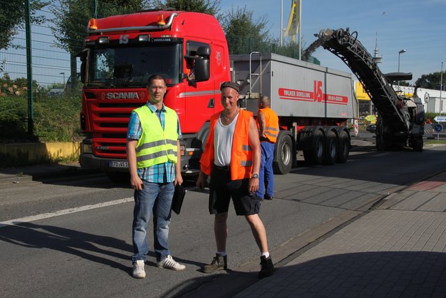 Bauleiter Christian Rust (li.) und Vorarbeiter Ronny Krüger auf der Baustelle