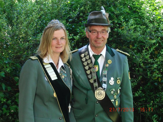 Mit Königskette und Krone: Herbert Tunsch und Kerstin Buck | Foto: Kirchen Elfers