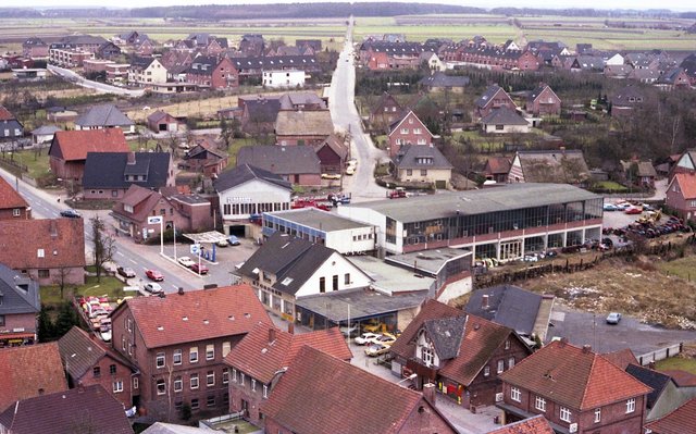 Ebenfalls aus dem Jahr 1978: das Tobaben-Gelände vom Harsefelder Kirchturm aus gesehen. Die Tankstelle wurde in den 80er Jahren abgerissen. | Foto: Archiv Verein Kloster- und Heimatgeschichte
