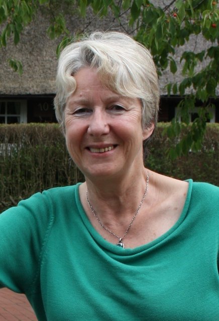 Freut sich sehr über die Blumenspende: Brigitte Somfleth
