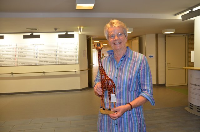 Toller Blickfang: eine afrikanische Holzskulptur, präsentiert von Gisela Kleiber | Foto: nf