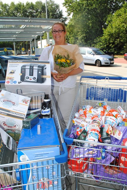 Rekord für Anika Rüther: Sie hat es geschafft, Waren im Wert von mehr als 900 Euro in nur drei Minuten in einem Einkaufswagen zu staplen.