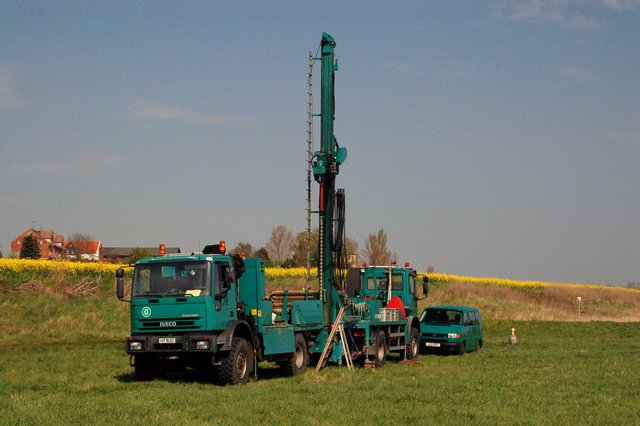 Bohrfahrzeuge im Gelände-Einsatz