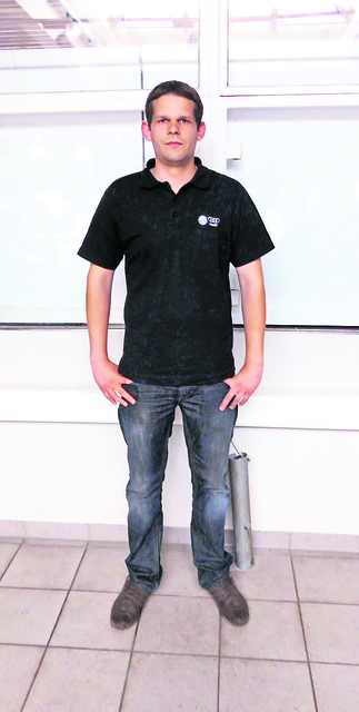 Tim Meier, der im Hause zum Lagerlogistiker ausgebildet wurde, gehört seit 5 Jahren zur Firma und arbeitet im Teiledienst | Foto: Hauke Gilbert, Jesteburg
