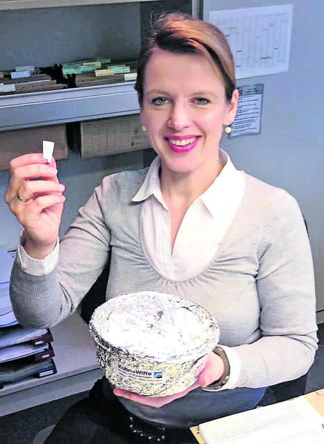 Iris Henke arbeitet seit 30 Jahren im  Betrieb, nachdem sie dort ihre Ausbildung zur Bürokauffrau absolvierte. Sie kümmert sich um die Leasingabwicklung | Foto: Hauke Gilbert, Jesteburg