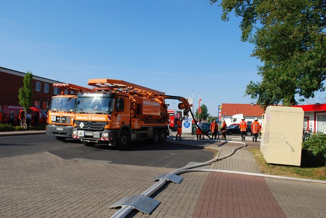 Für das Abpumpen des verunreinigten Löschwassers war eine Spezialfirma aus Scheeßel vor Ort