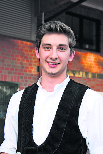 Als Abiturient absolvierte Robin Leupold (20) aus Salzhausen eine verkürzte  Lehrzeit im Ausbildungsbetrieb Ulf Moderer. „Auch im Handwerk braucht man Grips“ sagt der freigesprochene Geselle, der dual Bauingenieurwesen studiert. | Foto: gb