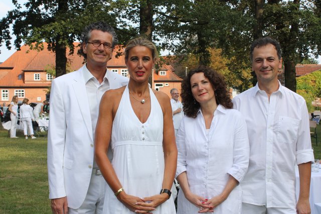Die Organisatoren (v. li.) Stephan und Claudia Jockel mit den Musikern Bettina Allzeit und Jörg Florin