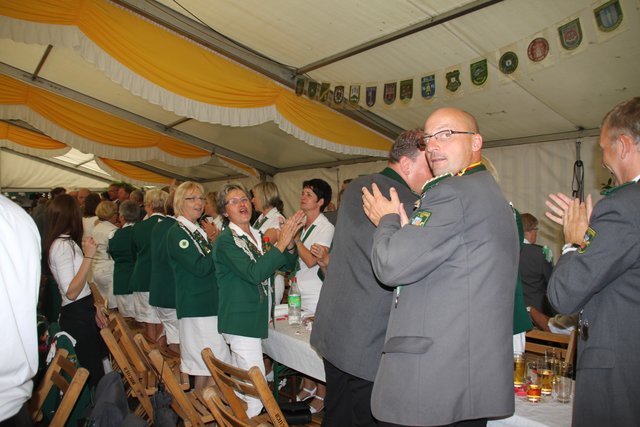 Partystimmung im Festzelt