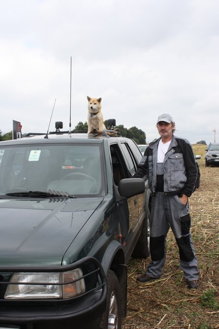Hatte einen guten Blick: Hündin Sina mit Herrchen Michael Meine