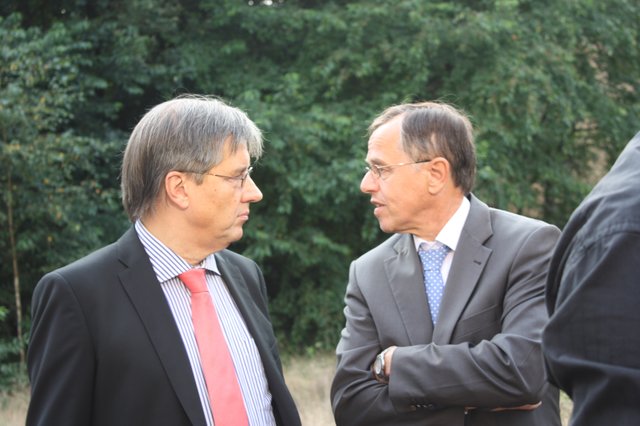 Im Gespräch: Krankenhaus-Geschäftsführer Norbert Böttcher und Buchholz' Bürgermeister Wilfried Geiger