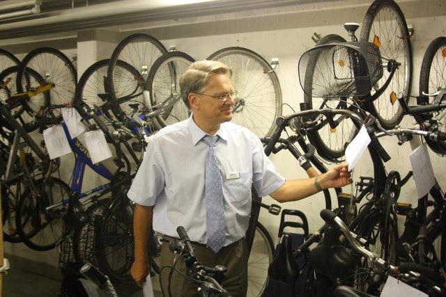 Fahrräder, Fahrräder und noch mehr Fahrräder Dirk ter Horst im Keller des Fundbüros