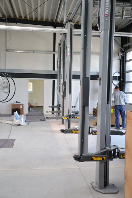 Die neue Halle verfügt über fünf moderne Arbeitsbühnen