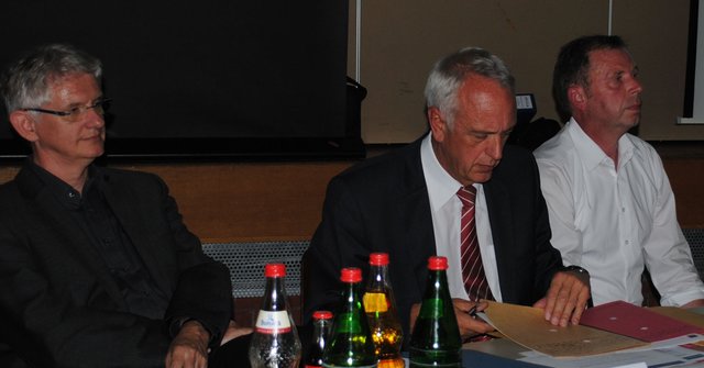 Leisteten Überzeugungsarbeit pro Deichbau: Stadtbaurat Michael Nyveld, Bürgermeister Jürgen Badur und Eckhard Dittmer von der Stadtentwässerung