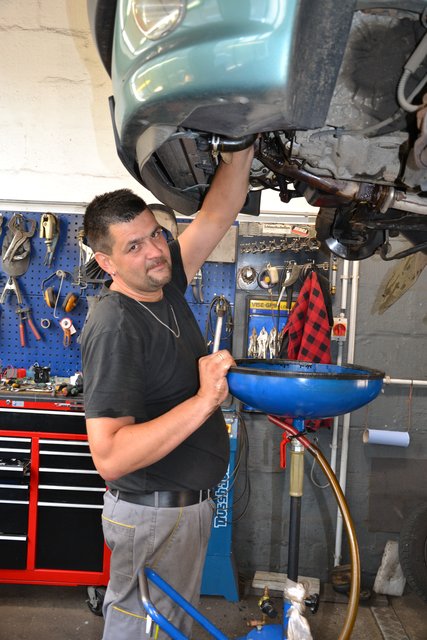 Sören Sarrach kümmert sich vorwiegend um die Fahrzeuge der VW-Gruppe (VW, Audi und Seat )