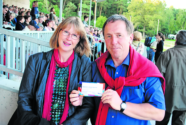 Begeistert: die WOCHENBLATT-Verlosungsgewinner Gitte und Klaus Arndt
