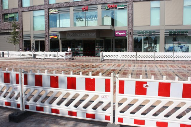 Auch diese Barrieren sind jetzt nicht mehr da: Der Weg zur Buchholz-Galerie ist jetzt wieder frei