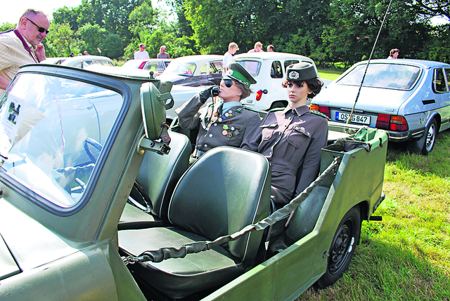 Der Besitzer dieses Fahrzeugs „lieferte“ die authentischen Insassen gleich mit