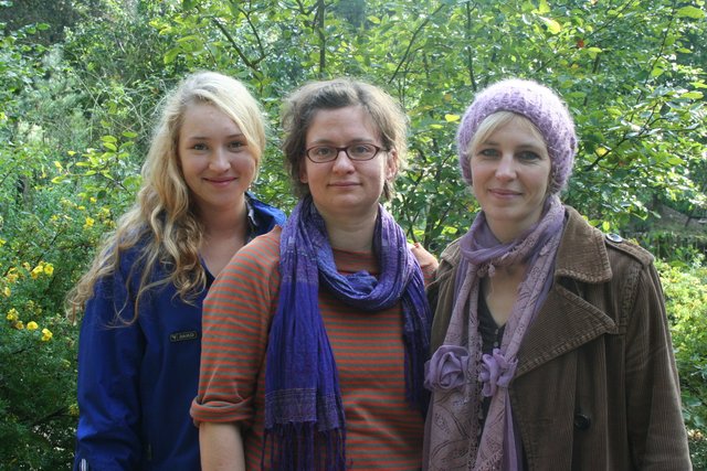 Das Team der Waldorf-Krippe (v. li.): Chiara Schubert (Bundesfreiwilligendienst), Insa Koch (Gruppenleiterin) und Denise Weyhe (Erzieherin)