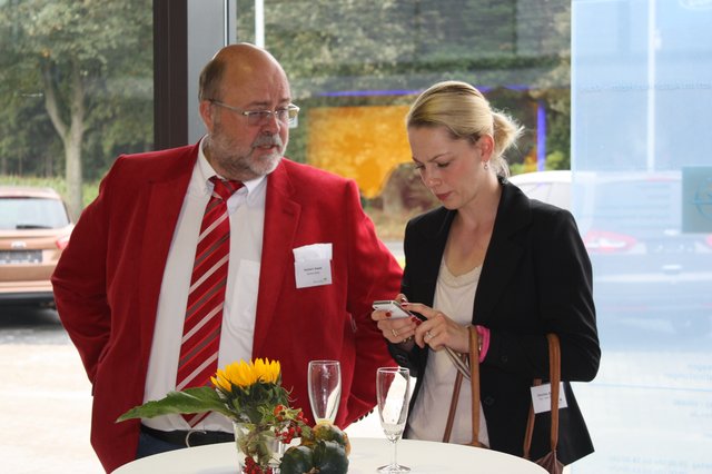 "Nur noch kurz die Mails checken": Christine Buchholz (Flair-Hotel "Zur Eiche") und Norbert Keese (Keese Optik)