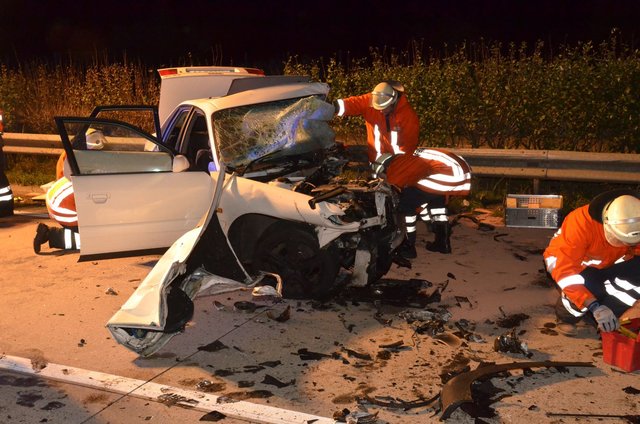 Der Audi A6 des Geisterfahrers | Foto: Feuerwehr