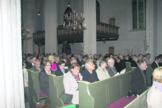 Gäste des Michaelis-Empfangs in der Stader Altstadtkirche St. Wilhadi