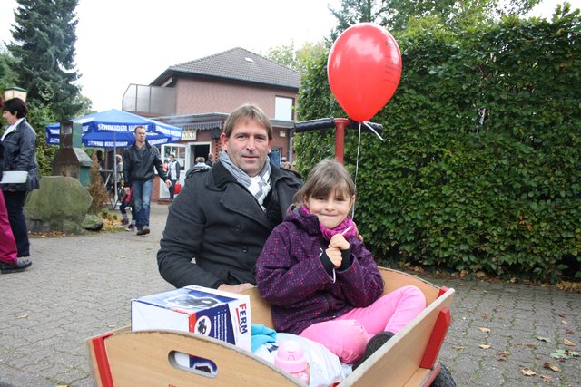 Ein beliebtes Transportmittel auf dem Töster Flohmarkt: Der Bollerwagen