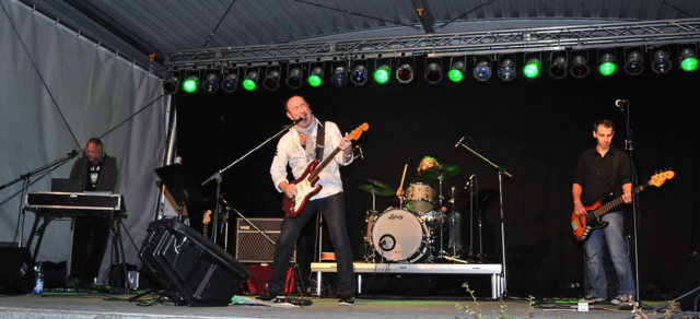 Musiker Wayne Morris rockte auf der "Naturbühne" in Jesteburg