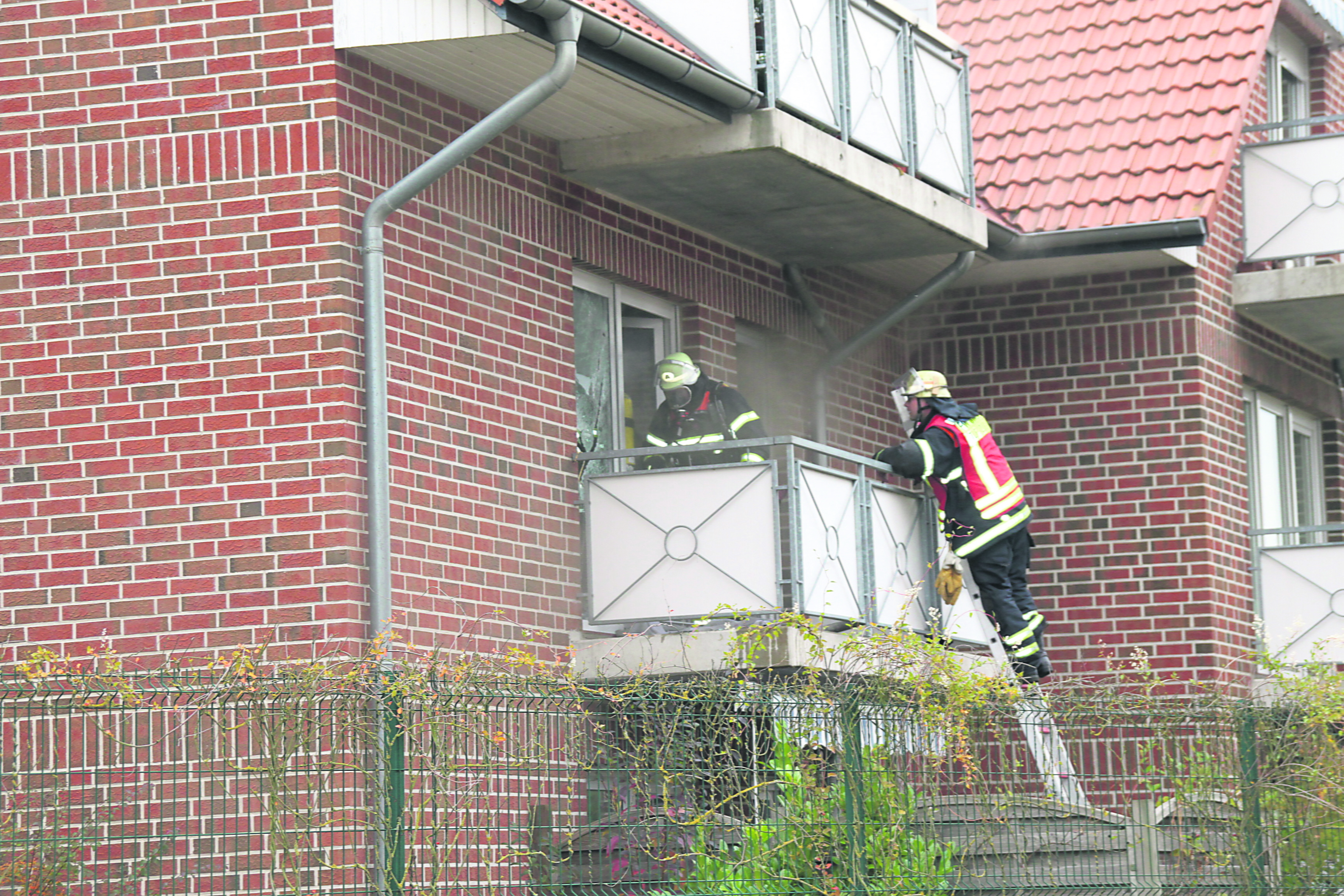 Über den Balkon gelangten die Rettungskräfte in die Wohnung. Für den 75-jährigen Bewohner kam jede Hilfe zu spät