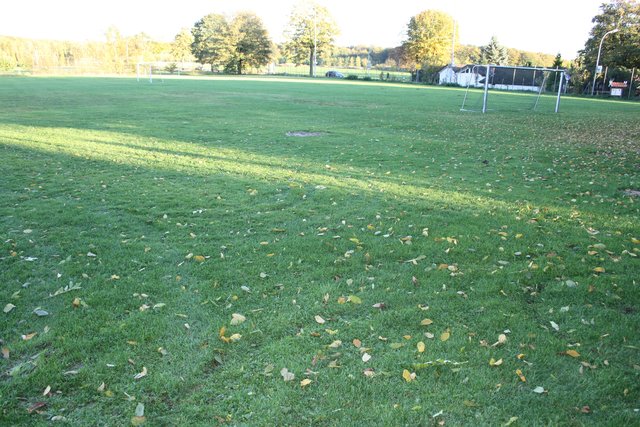 Soll der Sportplatz in Vahrendorf bebaut werden?