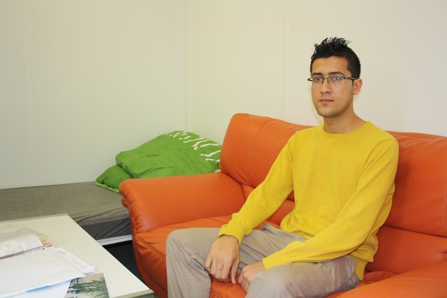 Das kleine Zimmer in der Asylbewerber-Unterkunft ist das neue Zuhause von Mohammad Samim Saber