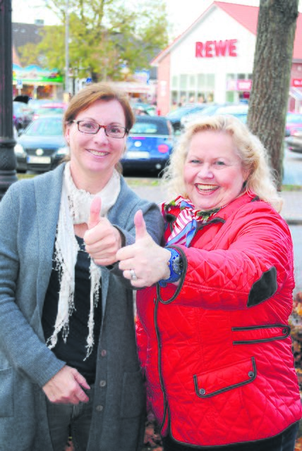 "Der Herbstmarkt ist top!": HGV-Vizevorsitzende Katharina Jahn (li.) und Ortsbürgermeisterin Angelika Tumuschat-Bruhn