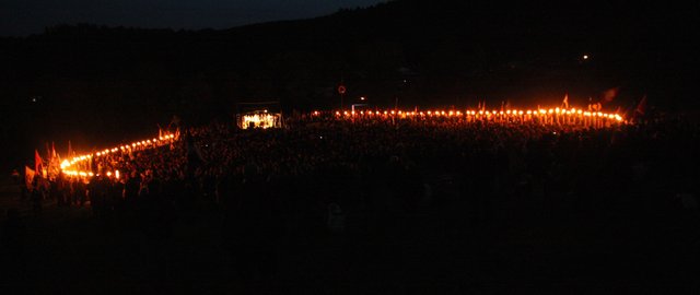 ... doch schnell legt sich die Dämmerung über den Lagergrund