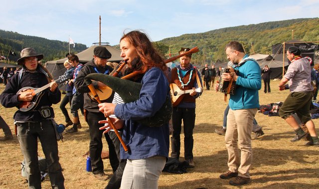 Die Musiker spielten auf...