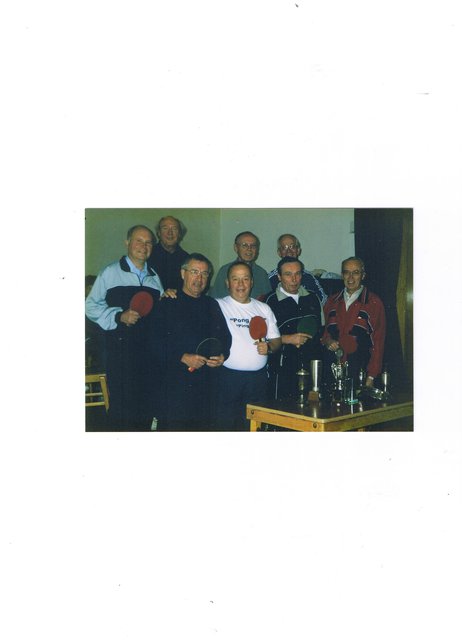 Die Tischtennis-Spieler vor zehn Jahren: (vorn v. li.) Horst Pulss, Peter Lummerich, Hubert Schmolke und Paul Schmolke sowie (hinten v.li.) Horst Bettin (†), Heribert Osburg, Franz Schmolke und Georg Soboth