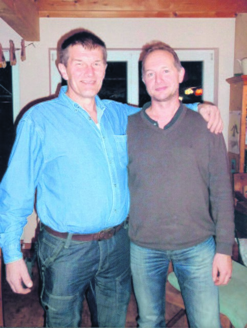 Geschäftsinhaber Steffen Maack (re.) mit 
Dusan Ljiljak-Gutjahr (li.), der immer für einen Spaß zu haben ist: „Das ist wie silberne Hochzeit“ | Foto: oh