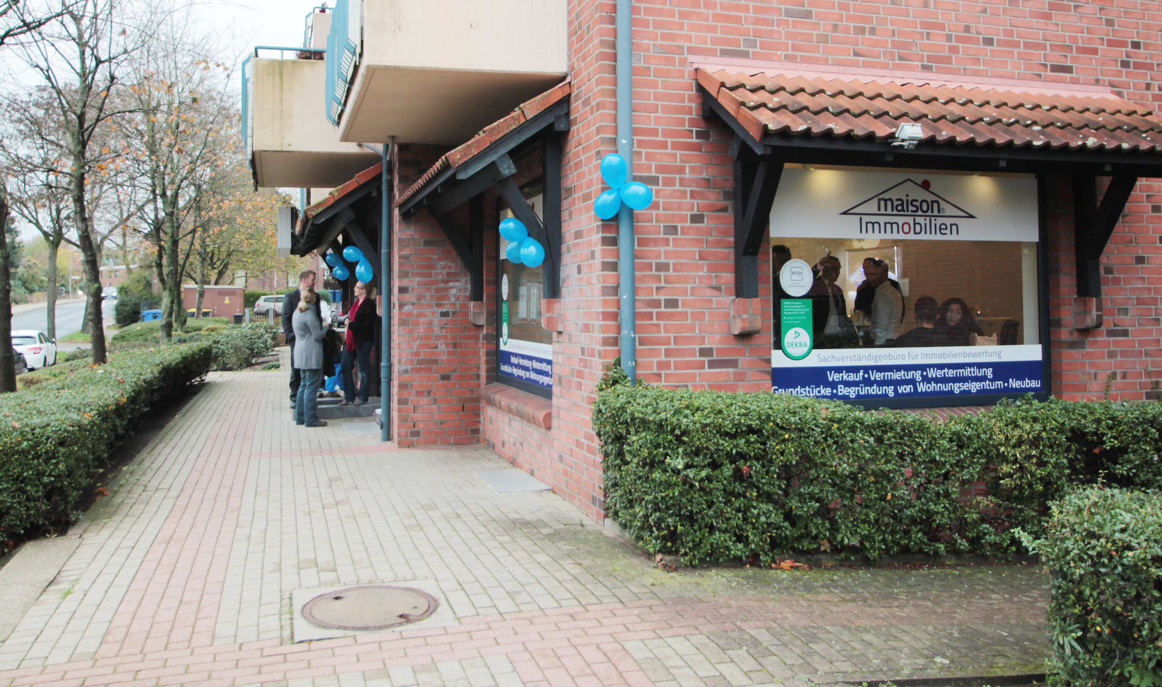 Die neue Filiale von „maison Immobilien“ liegt zentral in Meckelfeld an der Rönneburger Straße 2