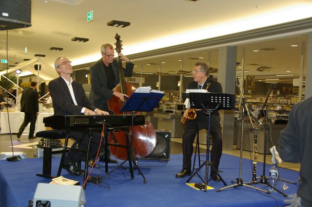 Für musikalische Unterhaltung sorgt ein Jazz-Trio