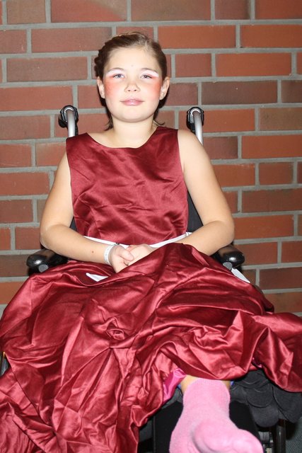 Kinderprinzessin Leo kam im Rollstuhl, da sie sich vor Kurzem das Bein gebrochen hat | Foto: CCS