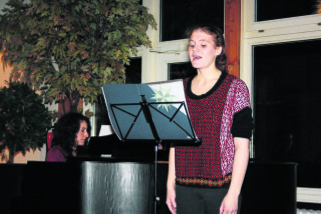 Unterhielten die Gäste mit Stücken aus „Les Miserables“ und „Jekyll & Hyde“: Sängerin Feline Rathke und Pianistin Susanne Falk