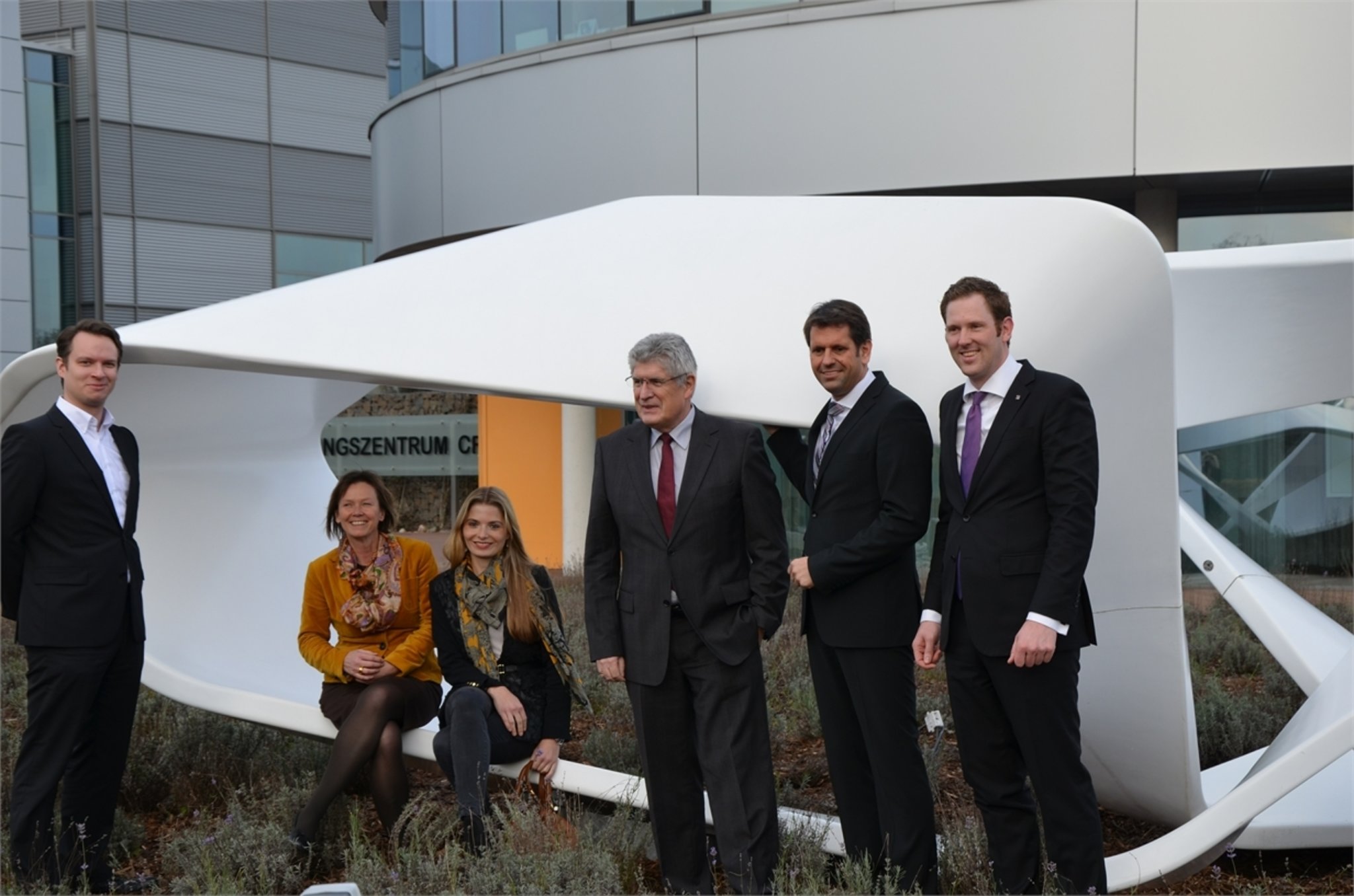 Minister Olaf Lies enthüllt Skulptur im CFKValley in Stade Stade