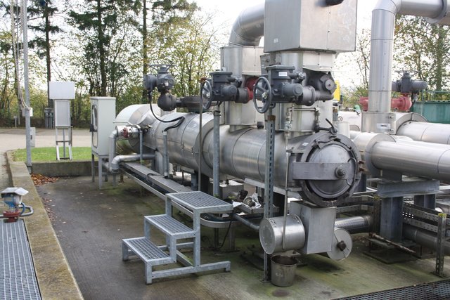 Mittels dieser so genannten "Molchstation" werden die Pipelines die Wasser bzw. Öl oder Sole führen gereinigt