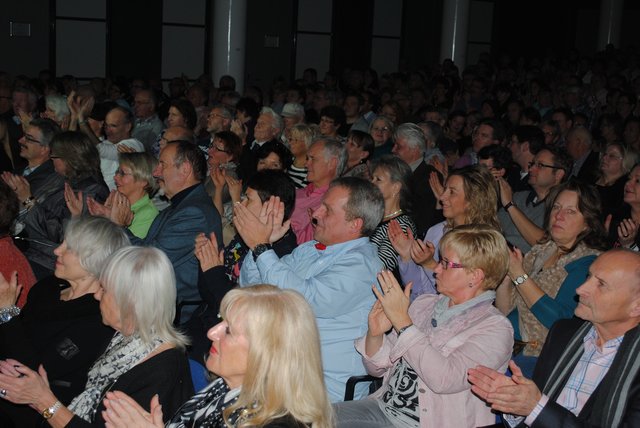 Begeisterter Beifall: Rund 500 Zuschauer waren zum Konzert von Albert Hammond in die Buchholzer Empore gekommen