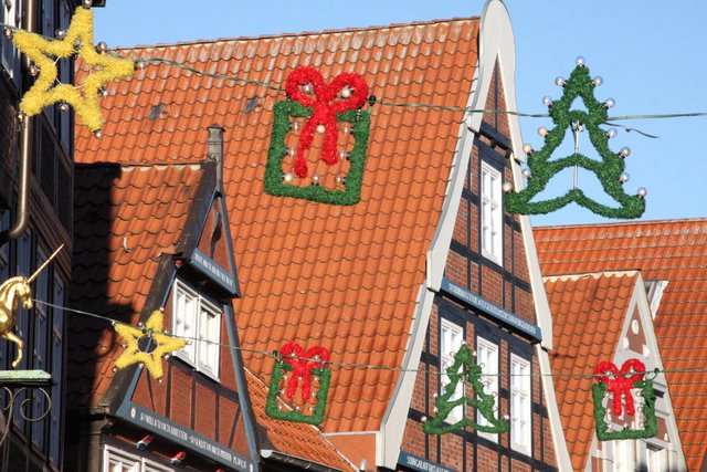 In Stade soll energiesparende, aber in der Anschaffung teure LED-Technik die Weihnachtsbeleuchtung mit Glühlampen ab kommendem Jahr ersetzen