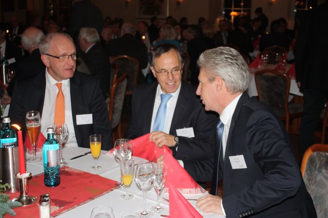 Im Gespräch (v. li.): Jochen Winand (Süderelbe AG), Buchholz' Bürgermeister Wilfried Geiger und Erster Kreisrat Rainer Rempe
