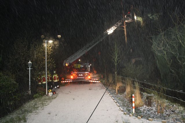 Während der Einsätze herrschte zum Teil starker Schneefall | Foto: Feuerwehr